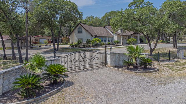 323 SHANNON RIDGE DR., Floresville, TX 78114