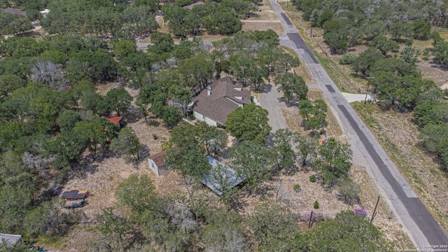 323 SHANNON RIDGE DR., Floresville, TX 78114