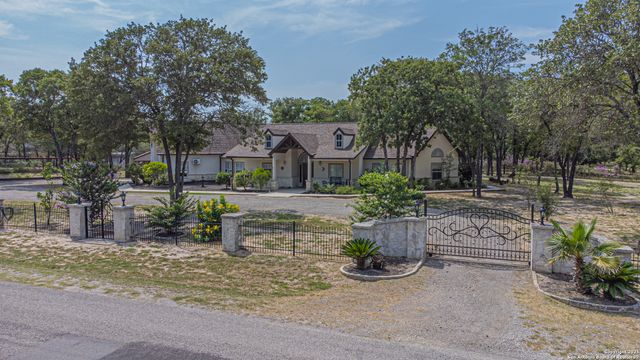 323 SHANNON RIDGE DR., Floresville, TX 78114