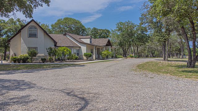 323 SHANNON RIDGE DR., Floresville, TX 78114