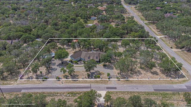323 SHANNON RIDGE DR., Floresville, TX 78114