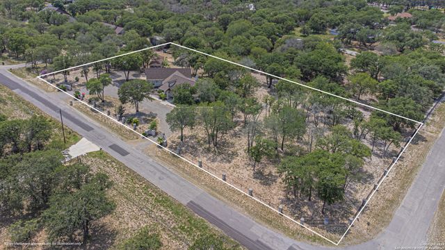 323 SHANNON RIDGE DR., Floresville, TX 78114