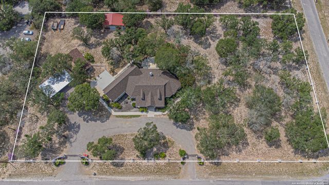 323 SHANNON RIDGE DR., Floresville, TX 78114