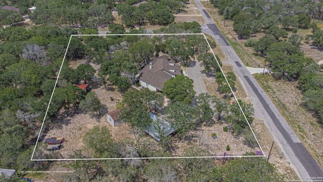 323 SHANNON RIDGE DR., Floresville, TX 78114