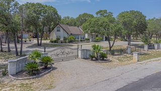 323 SHANNON RIDGE DR., Floresville, TX 78114