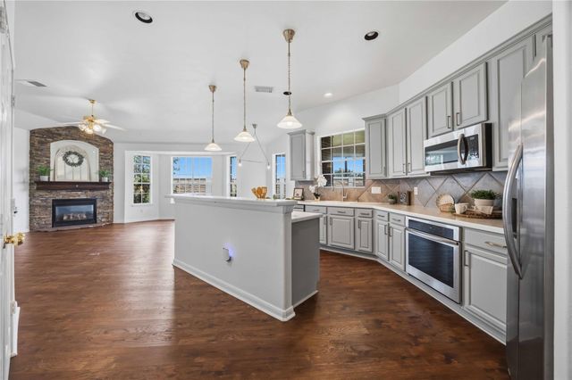 515 Arbor Court, Pearland, TX 77584