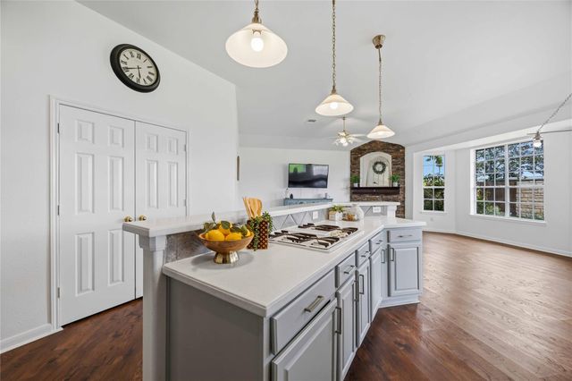 515 Arbor Court, Pearland, TX 77584
