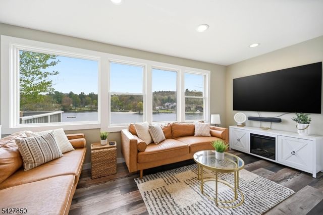 51 Goldfinch Ln, West Milford Twp., NJ 07421