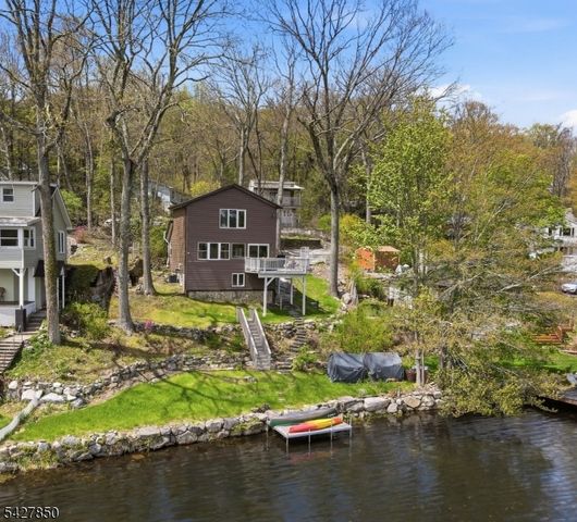 51 Goldfinch Ln, West Milford Twp., NJ 07421
