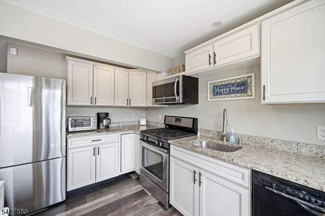 51 Goldfinch Ln, West Milford Twp., NJ 07421
