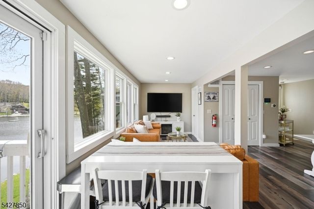 51 Goldfinch Ln, West Milford Twp., NJ 07421
