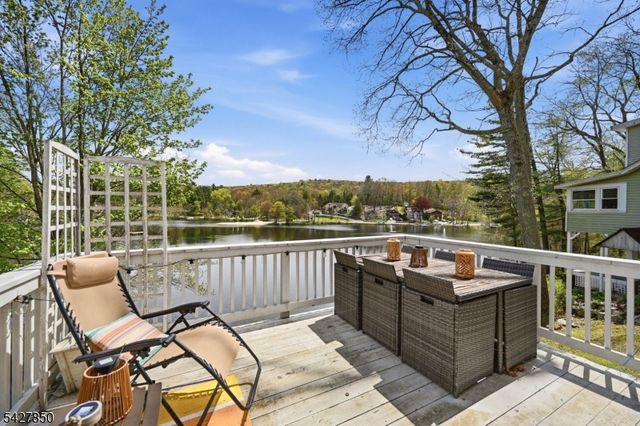51 Goldfinch Ln, West Milford Twp., NJ 07421