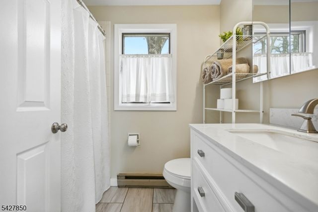 51 Goldfinch Ln, West Milford Twp., NJ 07421