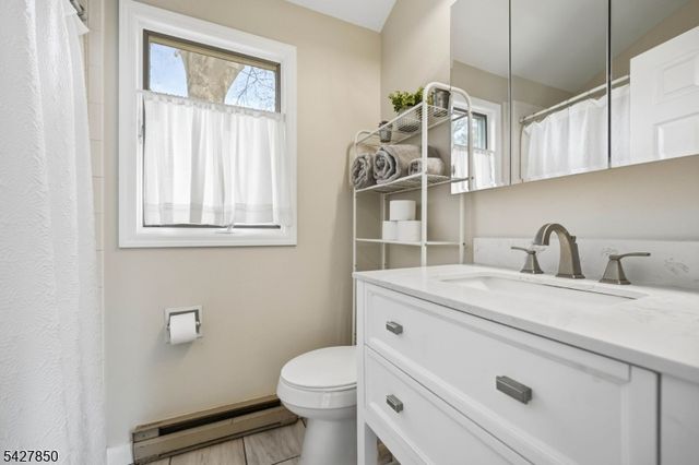 51 Goldfinch Ln, West Milford Twp., NJ 07421
