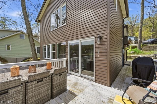 51 Goldfinch Ln, West Milford Twp., NJ 07421