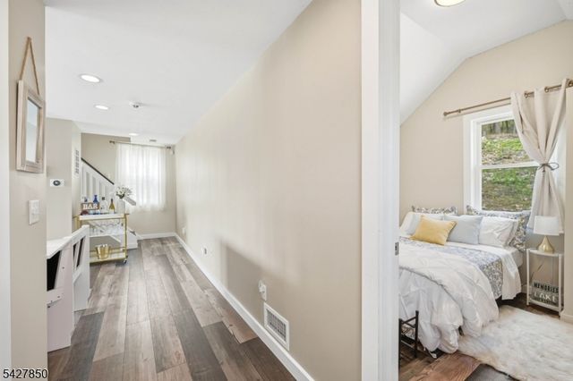 51 Goldfinch Ln, West Milford Twp., NJ 07421
