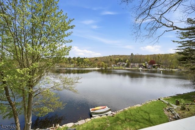 51 Goldfinch Ln, West Milford Twp., NJ 07421