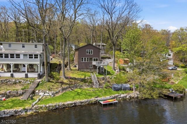 51 Goldfinch Ln, West Milford Twp., NJ 07421