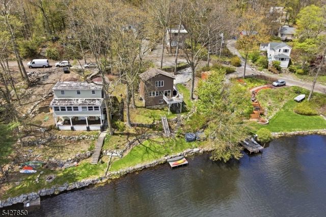 51 Goldfinch Ln, West Milford Twp., NJ 07421