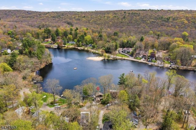 51 Goldfinch Ln, West Milford Twp., NJ 07421