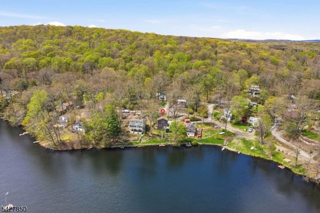 51 Goldfinch Ln, West Milford Twp., NJ 07421