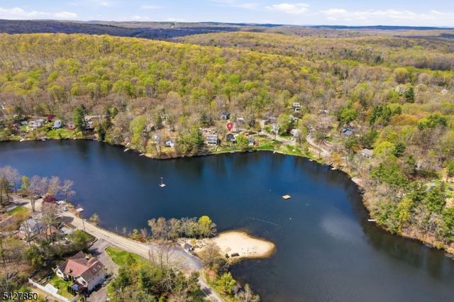 51 Goldfinch Ln, West Milford Twp., NJ 07421