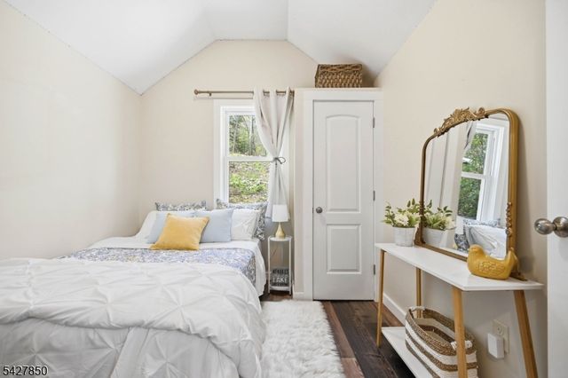 51 Goldfinch Ln, West Milford Twp., NJ 07421