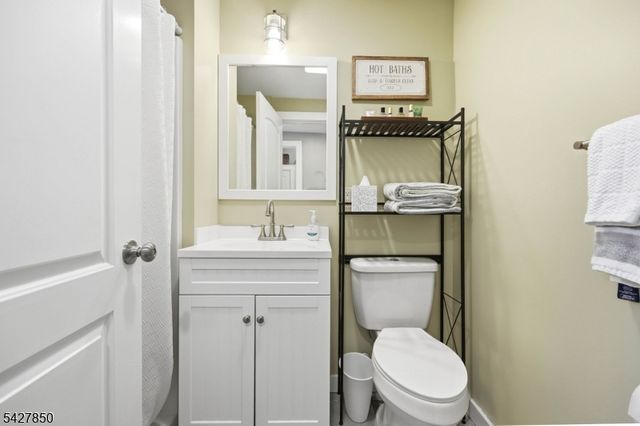 51 Goldfinch Ln, West Milford Twp., NJ 07421