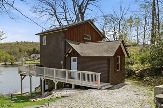51 Goldfinch Ln, West Milford Twp., NJ 07421