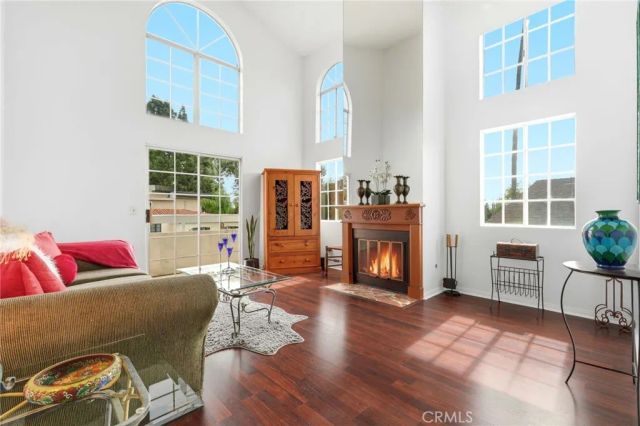 871 S Lucerne 2, Los Angeles, CA 90005