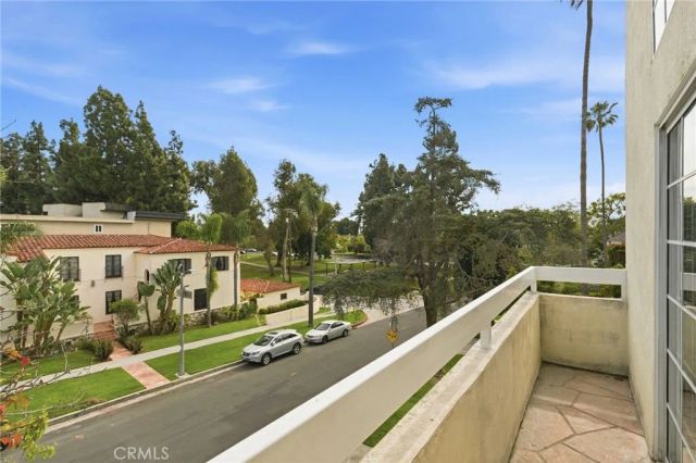 871 S Lucerne 2, Los Angeles, CA 90005