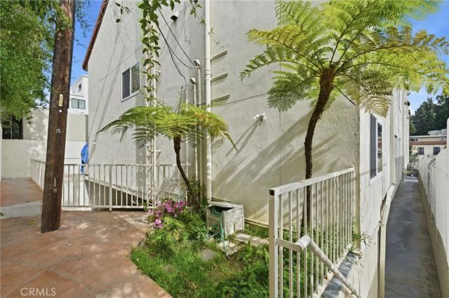 871 S Lucerne 2, Los Angeles, CA 90005