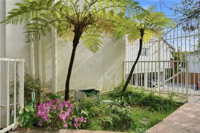 871 S Lucerne 2, Los Angeles, CA 90005