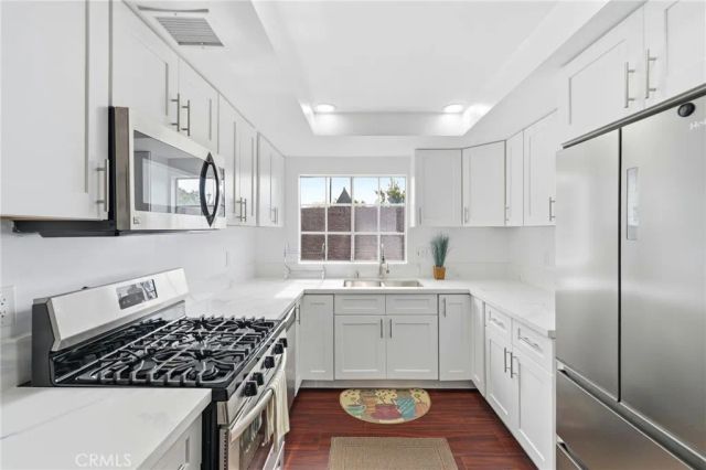 871 S Lucerne 2, Los Angeles, CA 90005