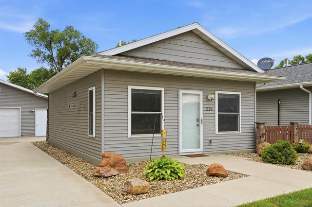 219 & 221 COLLINS Avenue, Evansdale, IA 50707