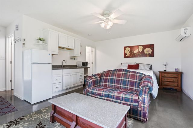 219 & 221 COLLINS Avenue, Evansdale, IA 50707
