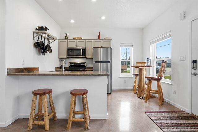 219 & 221 COLLINS Avenue, Evansdale, IA 50707