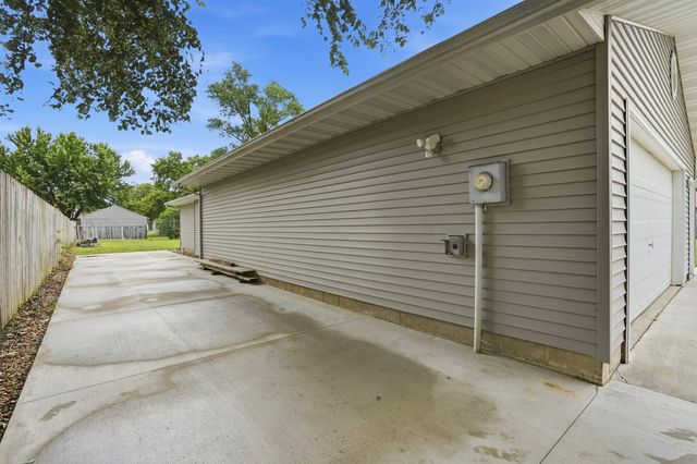 219 & 221 COLLINS Avenue, Evansdale, IA 50707
