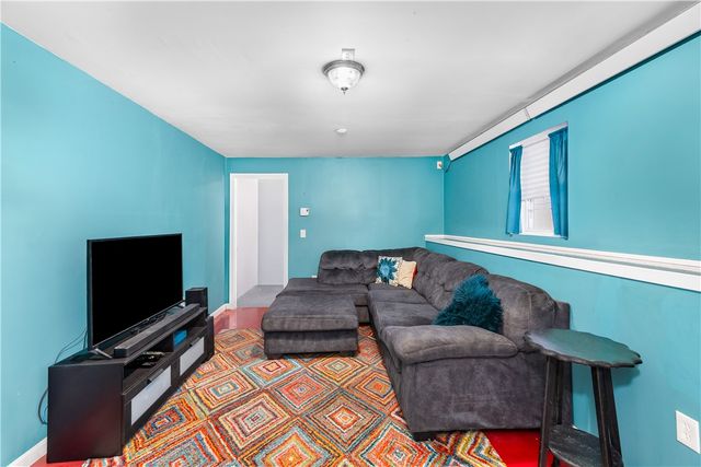 546 River Road, Lincoln, RI 02865