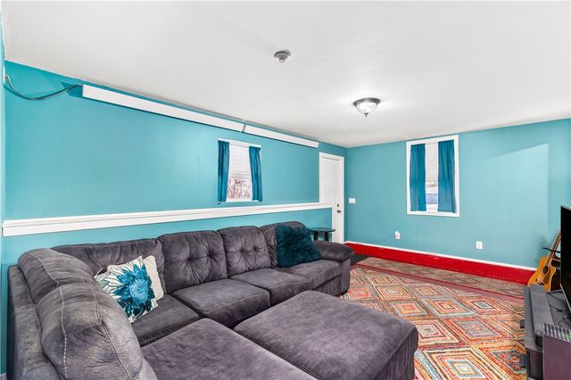 546 River Road, Lincoln, RI 02865