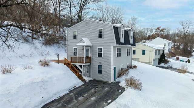 546 River Road, Lincoln, RI 02865