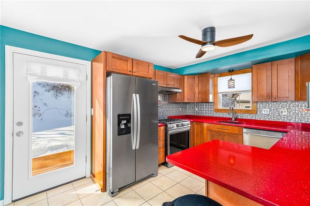 546 River Road, Lincoln, RI 02865