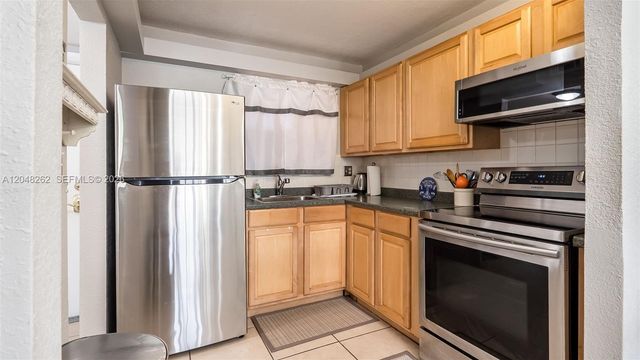 2851 E Sunrise Lakes Drive 106, Sunrise, FL 33322
