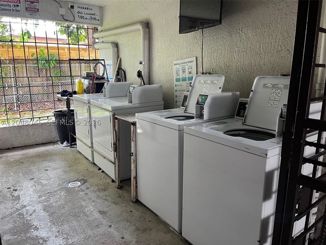 181 NW 47th Ave 9, Miami, FL 33126