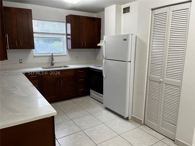 181 NW 47th Ave 9, Miami, FL 33126