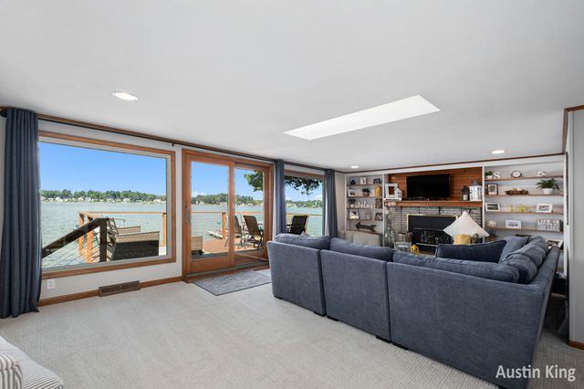 7027 Goldenrod Avenue Ne, Cannon Twp, MI 49341