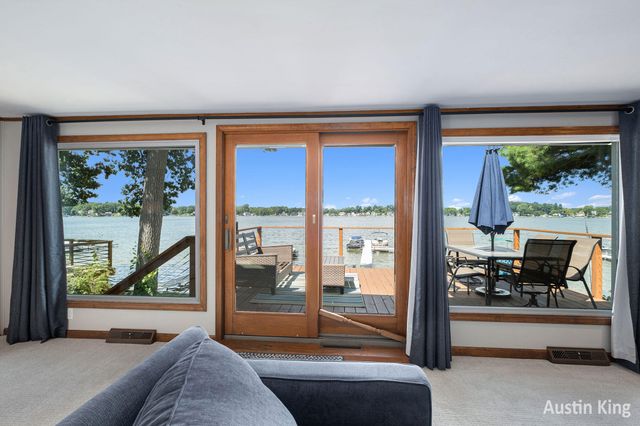 7027 Goldenrod Avenue Ne, Cannon Twp, MI 49341