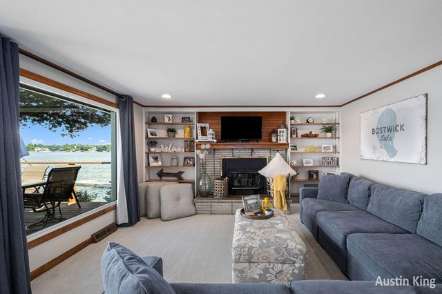 7027 Goldenrod Avenue Ne, Cannon Twp, MI 49341