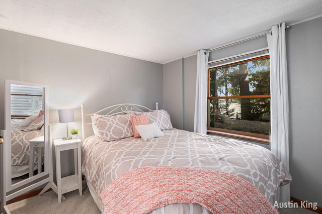 7027 Goldenrod Avenue Ne, Cannon Twp, MI 49341