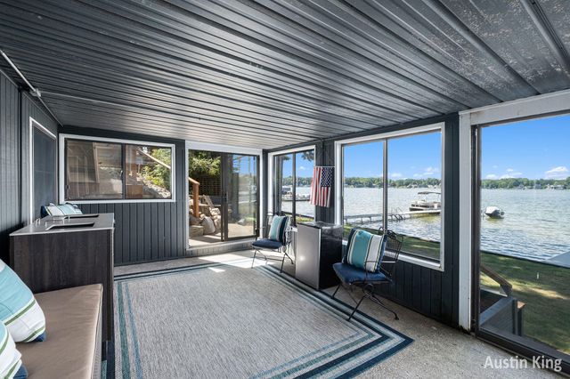 7027 Goldenrod Avenue Ne, Cannon Twp, MI 49341